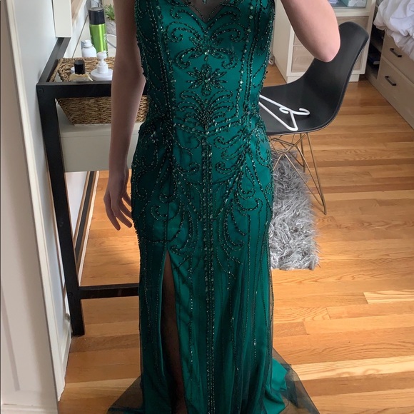Gown - Picture 2 of 6